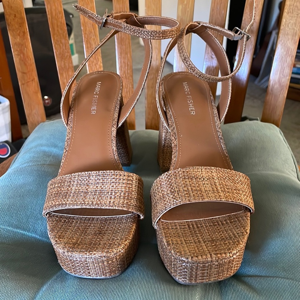 Women's Marc Fisher Sadel Block Heel Ankle Strap Dress Sandals size 9.